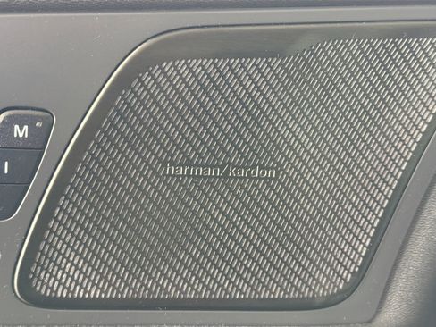 Certified 2023 Volvo XC60 B5 Ultimate w/ Climate Package image 19