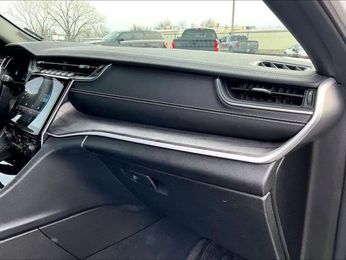 Used 2024 Jeep Grand Cherokee Limited w/ Black Appearance Package image 21