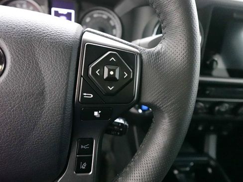 Used 2019 Toyota Tacoma TRD Sport w/ Technology Package image 18