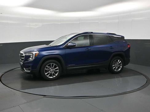 Used 2022 GMC Terrain SLT w/ Tech Package image 4