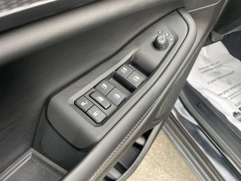 Used 2025 Jeep Grand Cherokee Altitude AWD/4WD image 12