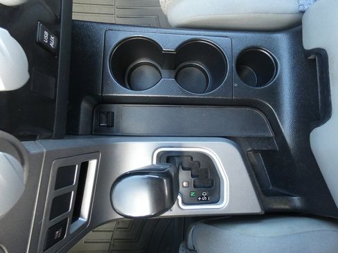 Used 2010 Toyota Tundra 4x4 Double Cab image 18