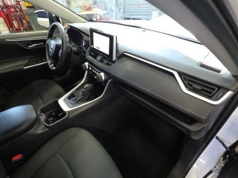 Used 2025 Toyota RAV4 XLE AWD/4WD image 21