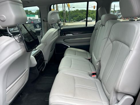 Used 2022 Jeep Wagoneer Series II w/ Premium Group I AWD/4WD image 23