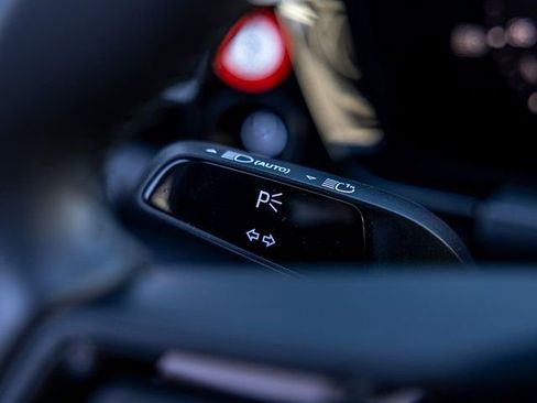 Certified 2025 Porsche Macan Electric image 46