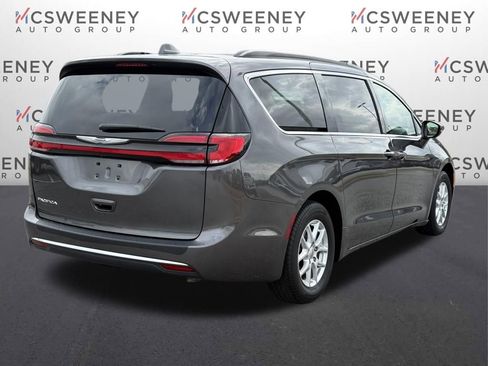 Used 2022 Chrysler Pacifica Touring-L image 5