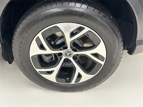 Used 2025 Mercedes-Benz GLC 350e 4MATIC w/ Advanced USB Package image 33