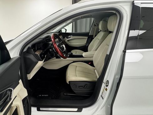 Used 2019 Audi e-tron Premium Plus image 10