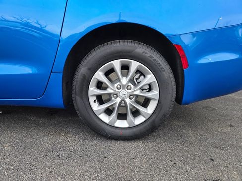 New 2026 Chrysler Pacifica Select AWD/4WD image 9