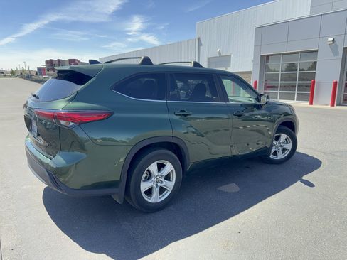 Used 2023 Toyota Highlander L AWD/4WD image 34