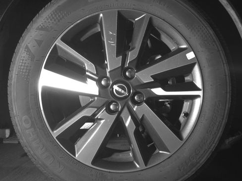 Used 2025 Nissan Versa SV image 13