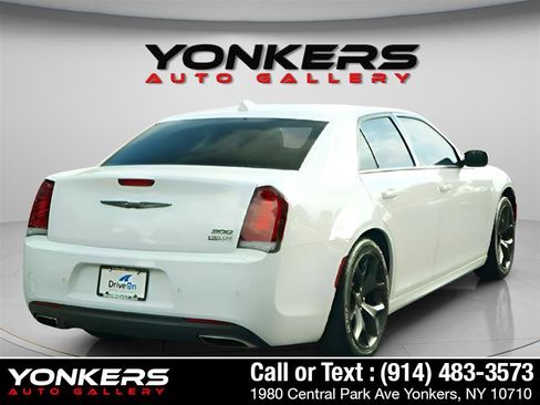 Used 2021 Chrysler 300 Touring L image 10