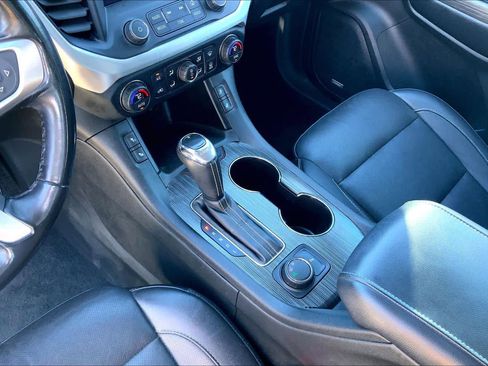 Used 2019 GMC Acadia SLT image 14