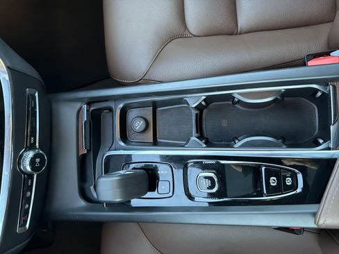 Used 2025 Volvo V60 B5 Cross Country Plus image 7