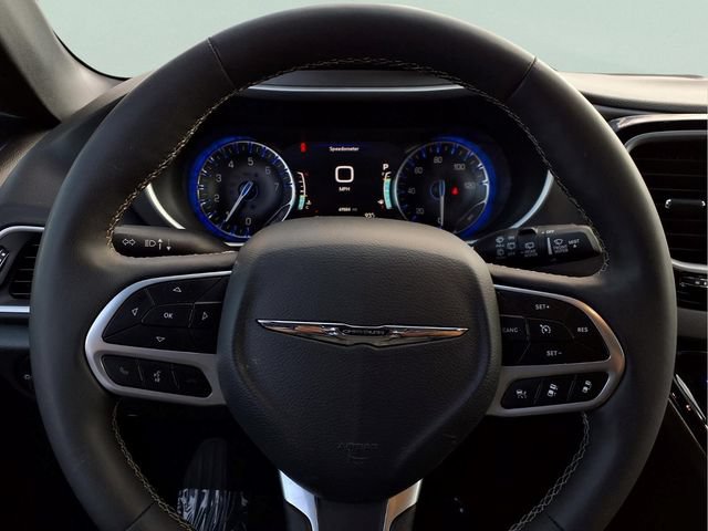 Used 2025 Chrysler Pacifica Select FWD image 10