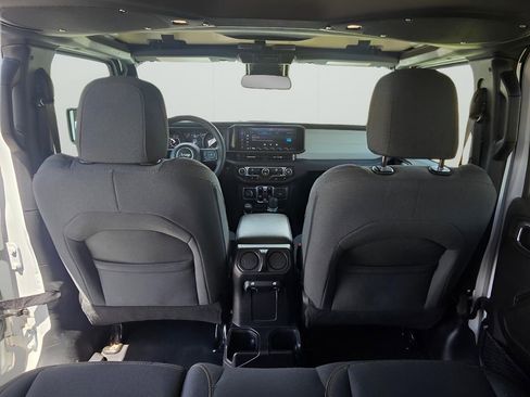 Used 2025 Jeep Wrangler Unlimited Sport AWD/4WD image 9