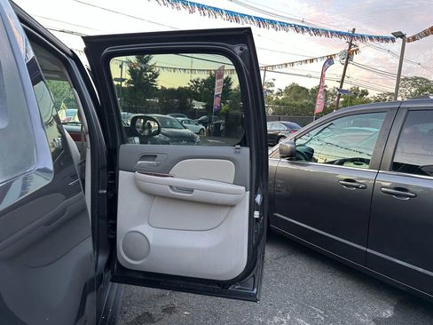 Used 2010 Chevrolet Avalanche LT w/ Luxury Package image 16