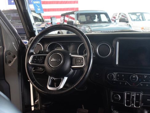Used 2018 Jeep Wrangler Unlimited Sahara AWD/4WD image 23
