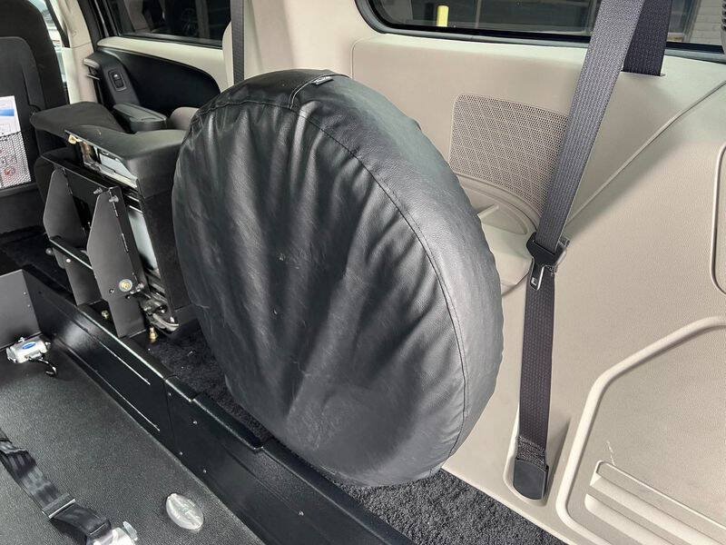 Used 2017 Dodge Grand Caravan SE FWD image 42