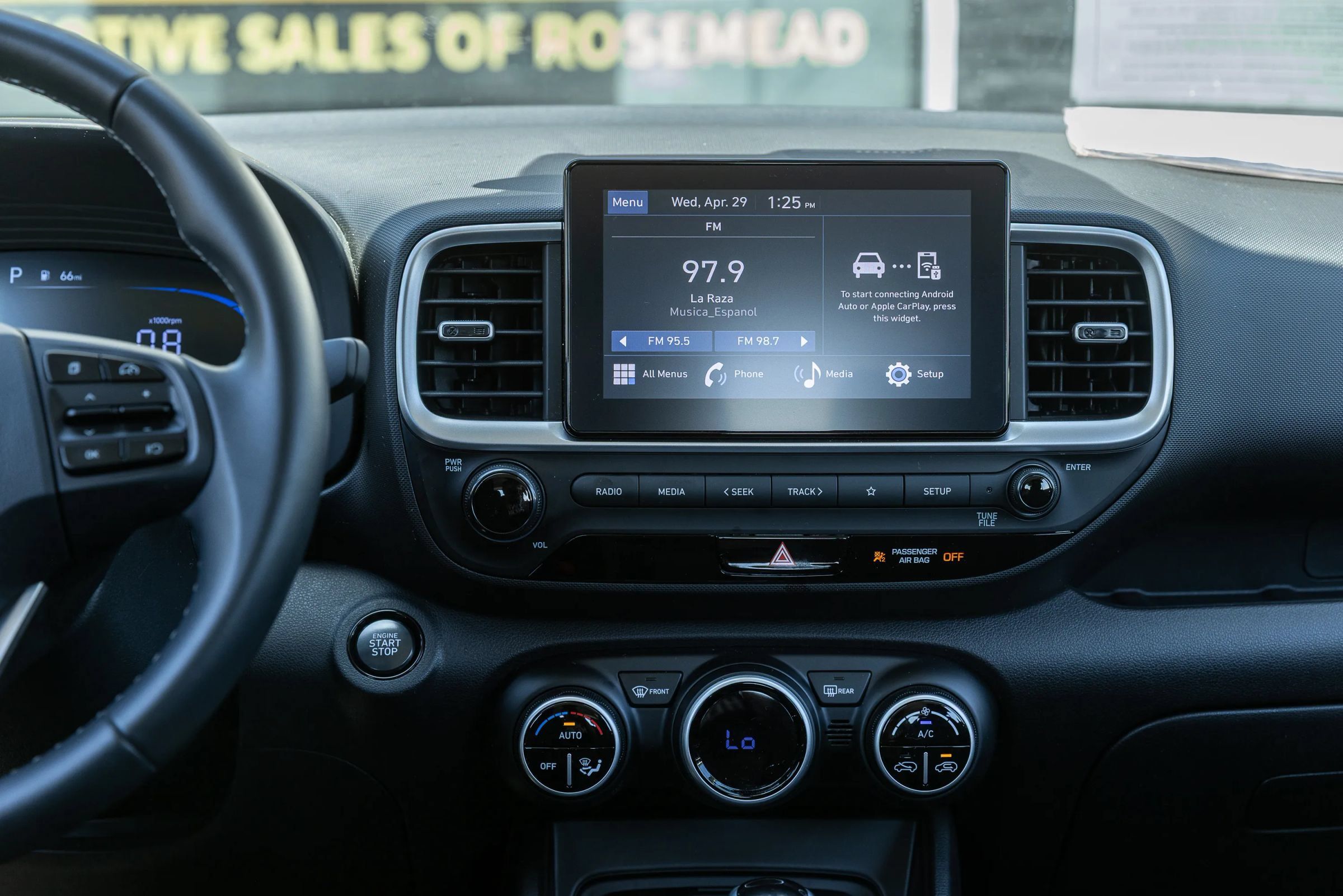 Used 2025 Hyundai Venue SEL FWD image 26