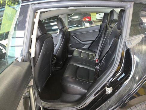 Used 2022 Tesla Model 3 Long Range AWD/4WD image 4