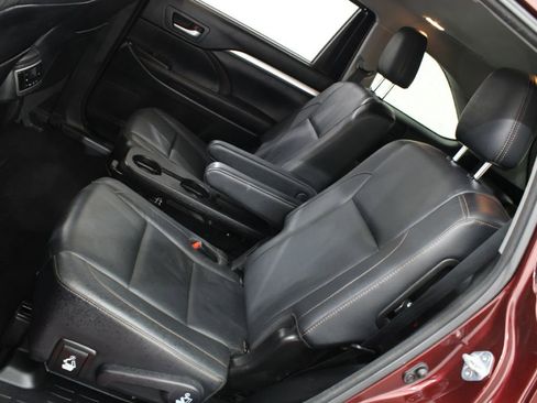 Used 2017 Toyota Highlander XLE image 20