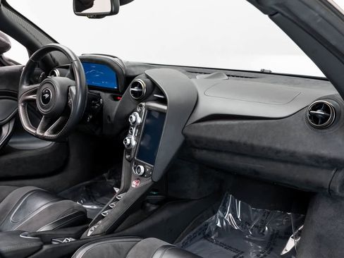 Used 2023 McLaren 720S Spider image 37