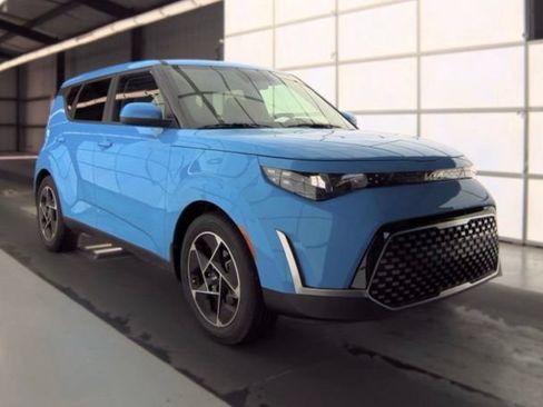 Certified 2025 Kia Soul EX FWD image 3
