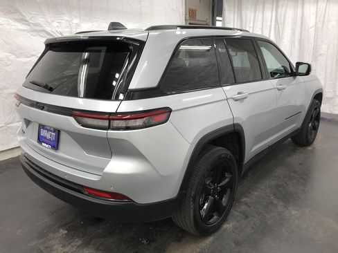 Used 2023 Jeep Grand Cherokee Altitude image 4