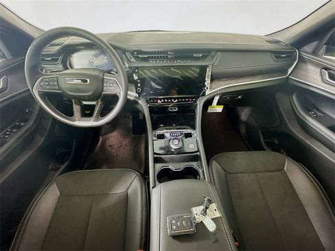 New 2026 Jeep Grand Cherokee Altitude image 9