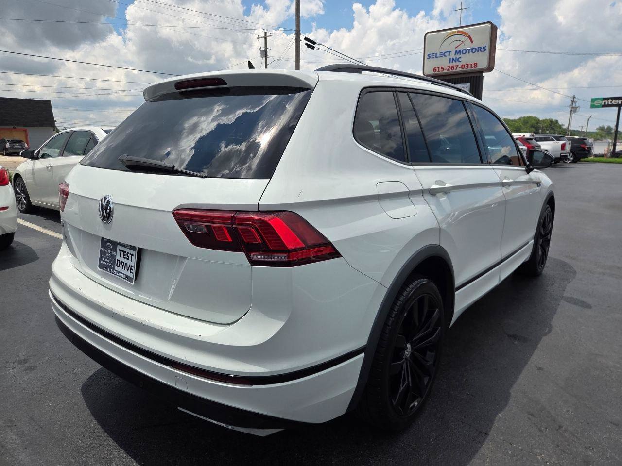 Used 2020 Volkswagen Tiguan SE R-Line FWD image 5