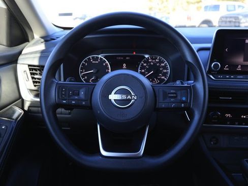 Used 2024 Nissan Rogue SV image 11