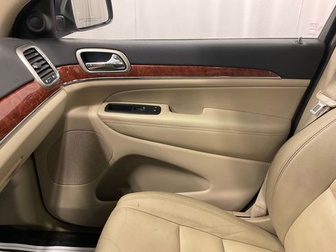 Used 2011 Jeep Grand Cherokee Limited w/ Trailer Tow Group IV image 22