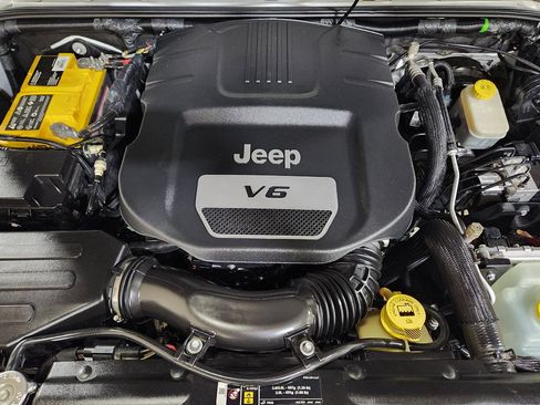 Used 2018 Jeep Wrangler Unlimited Sahara AWD/4WD image 51