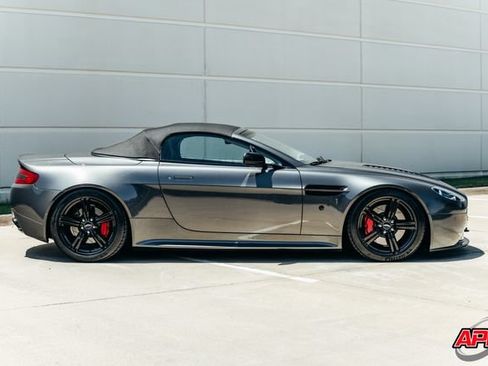 Used 2009 Aston Martin V8 Vantage Roadster RWD image 36