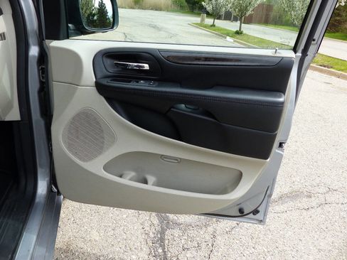 Used 2019 Dodge Grand Caravan SE w/ UConnect Hands-Free Group FWD image 37