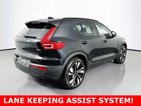Used 2025 Volvo XC40 B5 Plus image 7