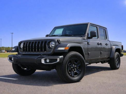 New 2026 Jeep Gladiator Sport AWD/4WD image 2