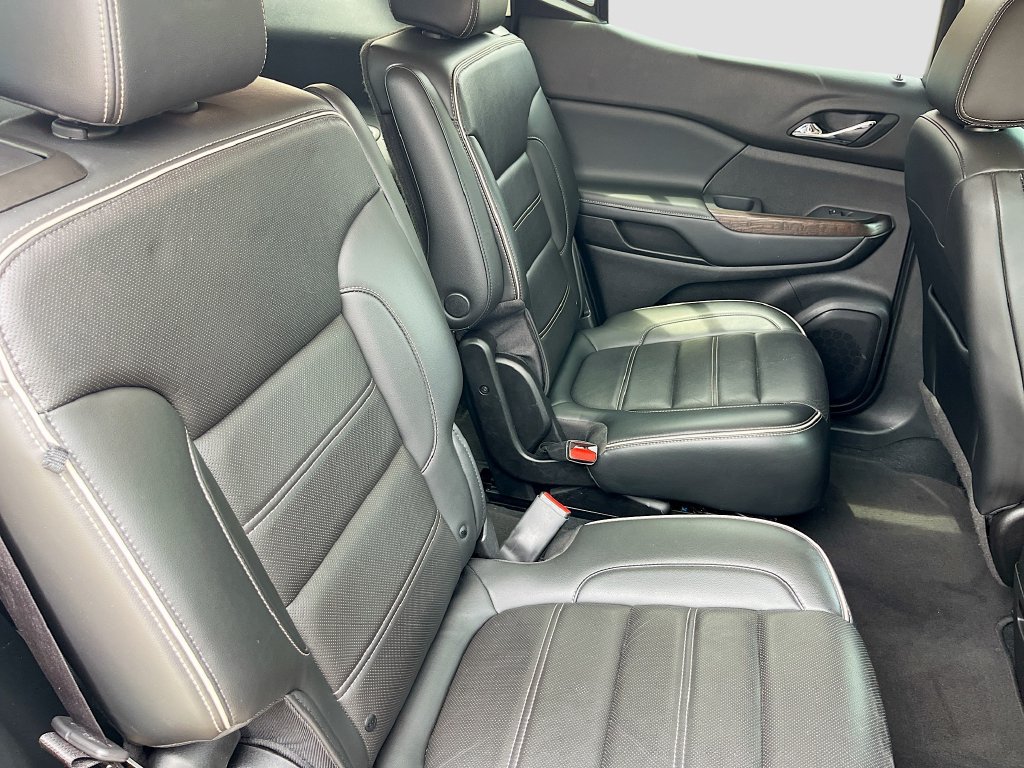 Used 2022 GMC Acadia Denali w/ Denali Ultimate Package FWD image 30