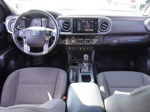 Used 2018 Toyota Tacoma TRD Off-Road w/ Technology Package image 12