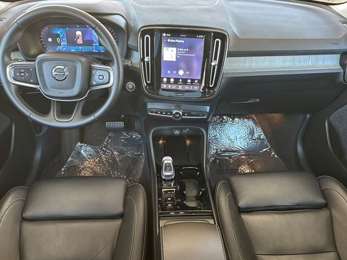 Certified 2025 Volvo XC40 B5 Plus AWD/4WD image 14