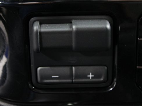 Used 2024 Chevrolet Silverado 1500 ZR2 image 64