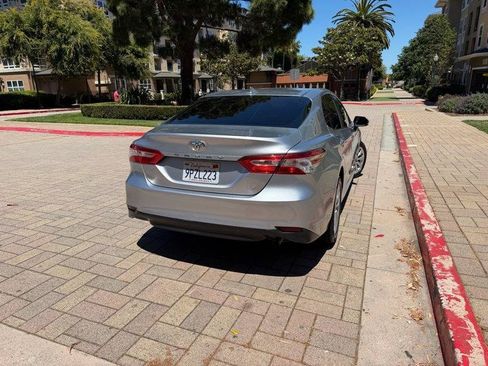 Used 2019 Toyota Camry LE w/ Carpet Mat Package FWD image 7