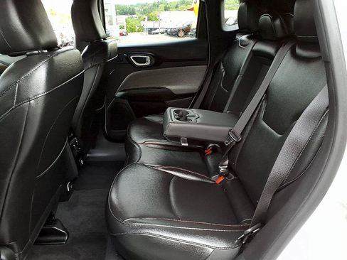 Certified 2024 Jeep Compass Latitude w/ Sun and Sound Group AWD/4WD image 9