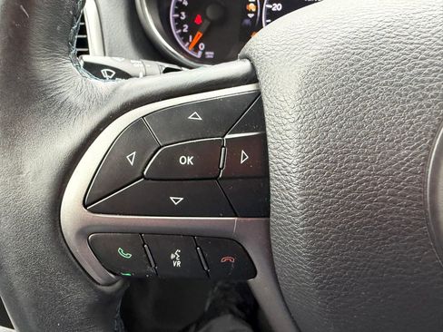 Used 2019 Jeep Grand Cherokee Laredo AWD/4WD image 20