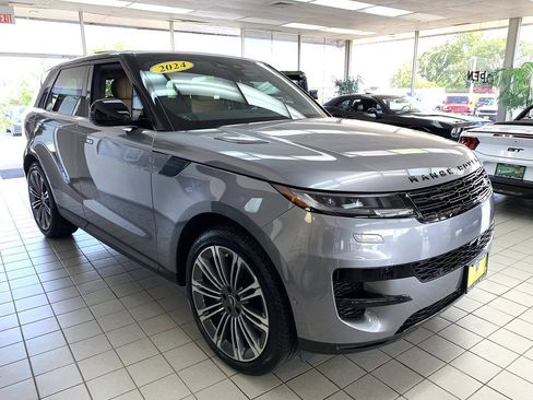 Used 2024 Land Rover Range Rover Sport SE AWD/4WD image 4