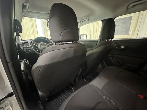 Used 2023 Jeep Renegade Latitude w/ Premium Group image 21