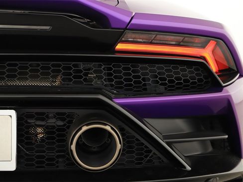 Used 2024 Lamborghini Huracan EVO image 25