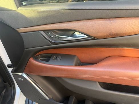 Used 2020 Cadillac Escalade Premium Luxury image 24