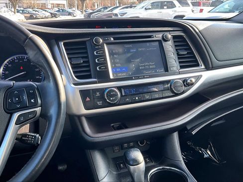 Used 2018 Toyota Highlander XLE w/ Protection Package #3 image 7